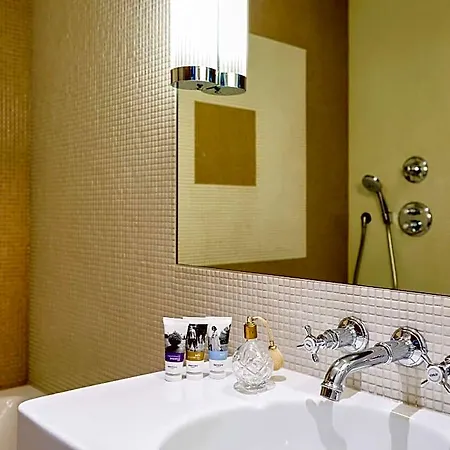 York Place Hotel 4*